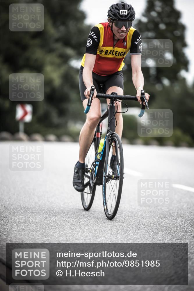 21.06.2026 - 29. Vierlanden-Triathlon H.Heesch http://msf.ph/oto/9851985 21.06.2026 12:05:29 Radfahren 637, 662, 831, 897, 944 meine-sportfotos.de