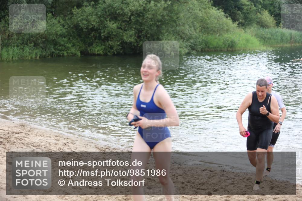 21.06.2026 - 29. Vierlanden-Triathlon Andreas Tolksdorf http://msf.ph/oto/9851986 21.06.2026 10:18:50 Schwimmen 355, 482, 492, 524, 551, 556, 561, 570, 595, 601 meine-sportfotos.de