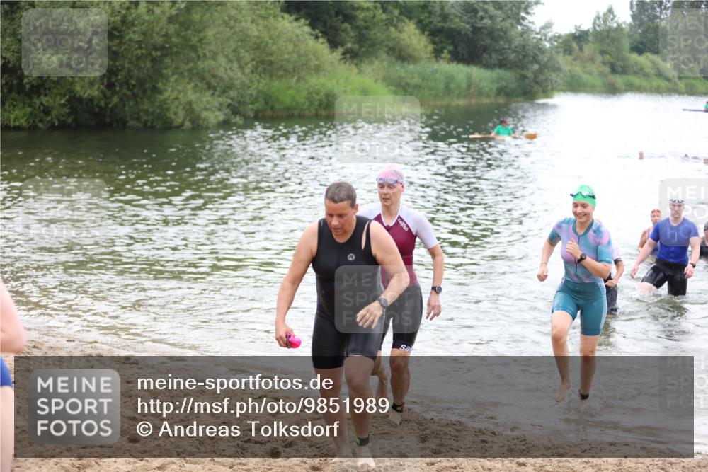 21.06.2026 - 29. Vierlanden-Triathlon Andreas Tolksdorf http://msf.ph/oto/9851989 21.06.2026 10:18:51 Schwimmen 355, 482, 492, 497, 524, 551, 556, 561, 570, 595, 601 meine-sportfotos.de