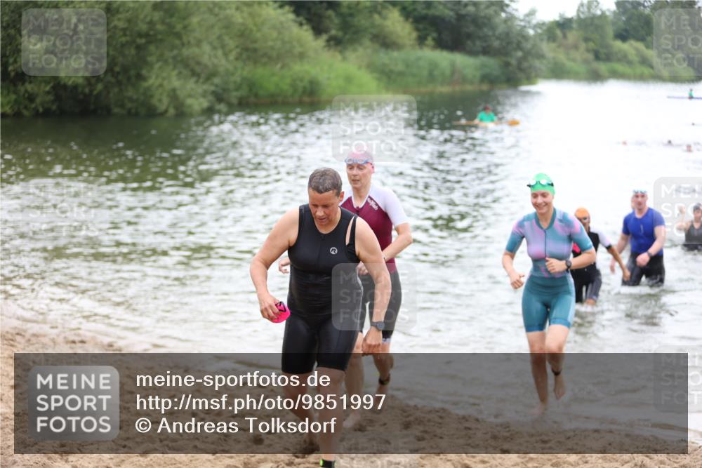 21.06.2026 - 29. Vierlanden-Triathlon Andreas Tolksdorf http://msf.ph/oto/9851997 21.06.2026 10:18:51 Schwimmen 355, 482, 492, 497, 524, 551, 556, 561, 570, 595, 601 meine-sportfotos.de