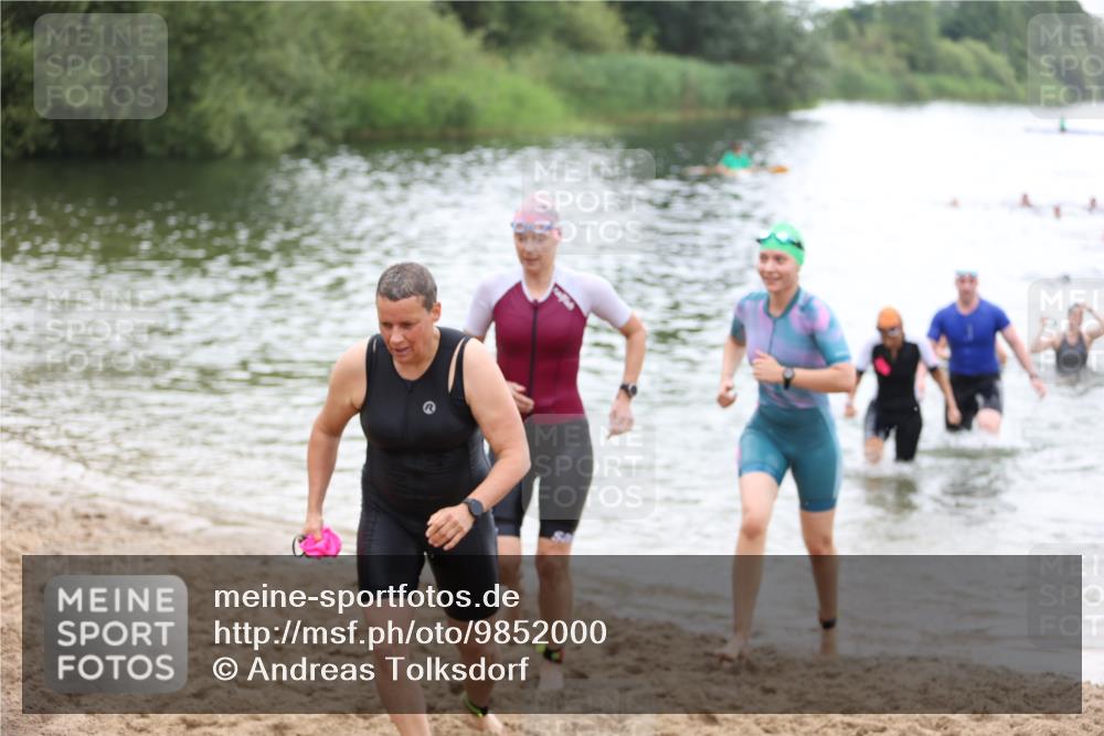 21.06.2026 - 29. Vierlanden-Triathlon Andreas Tolksdorf http://msf.ph/oto/9852000 21.06.2026 10:18:52 Schwimmen 355, 482, 492, 497, 524, 551, 556, 561, 570, 595, 601 meine-sportfotos.de