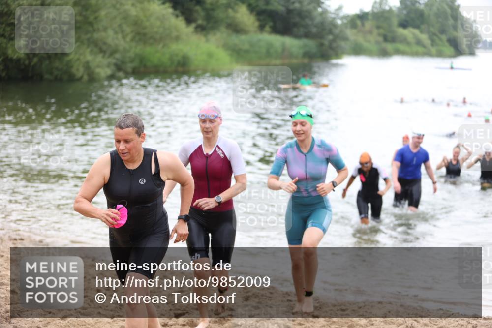 21.06.2026 - 29. Vierlanden-Triathlon Andreas Tolksdorf http://msf.ph/oto/9852009 21.06.2026 10:18:52 Schwimmen 355, 482, 492, 497, 524, 551, 556, 561, 570, 595, 601 meine-sportfotos.de