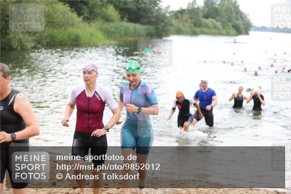 21.06.2026 - 29. Vierlanden-Triathlon Andreas Tolksdorf http://msf.ph/oto/9852012 21.06.2026 10:18:52 Schwimmen 355, 482, 492, 497, 524, 551, 556, 561, 570, 595, 601 meine-sportfotos.de