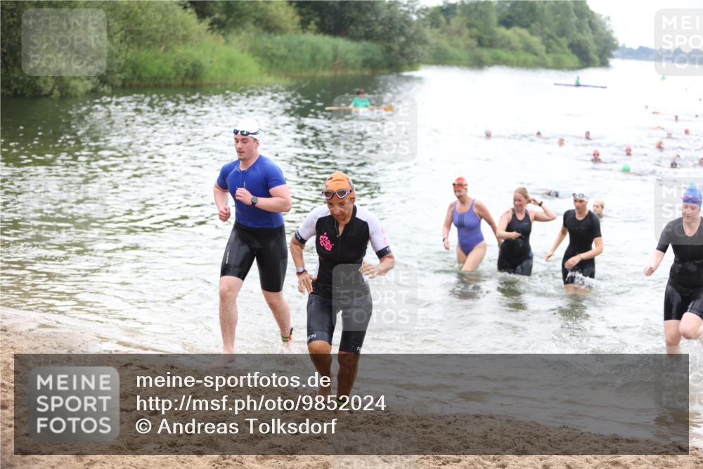 21.06.2026 - 29. Vierlanden-Triathlon Andreas Tolksdorf http://msf.ph/oto/9852024 21.06.2026 10:18:56 Schwimmen 355, 492, 497, 524, 551, 561, 570, 595, 615 meine-sportfotos.de