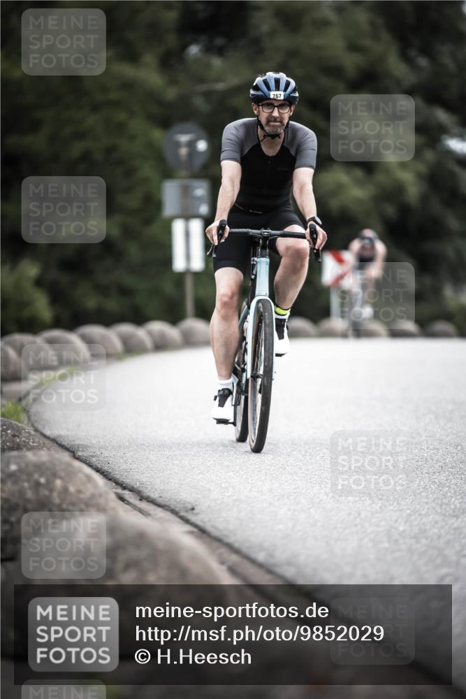 21.06.2026 - 29. Vierlanden-Triathlon H.Heesch http://msf.ph/oto/9852029 21.06.2026 12:05:42 Radfahren 721, 767, 842, 849, 874, 879, 918 meine-sportfotos.de