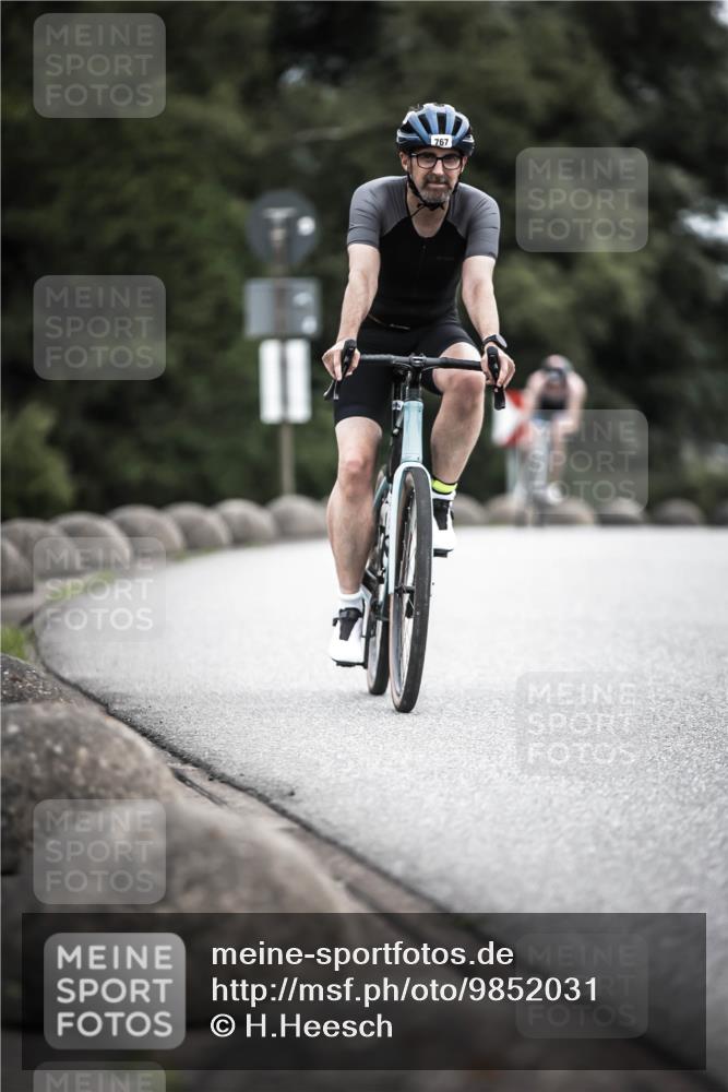 21.06.2026 - 29. Vierlanden-Triathlon H.Heesch http://msf.ph/oto/9852031 21.06.2026 12:05:42 Radfahren 721, 767, 842, 849, 874, 879, 918 meine-sportfotos.de
