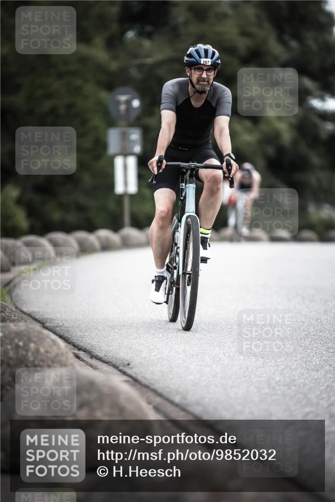 21.06.2026 - 29. Vierlanden-Triathlon H.Heesch http://msf.ph/oto/9852032 21.06.2026 12:05:42 Radfahren 721, 767, 842, 849, 874, 879, 918 meine-sportfotos.de