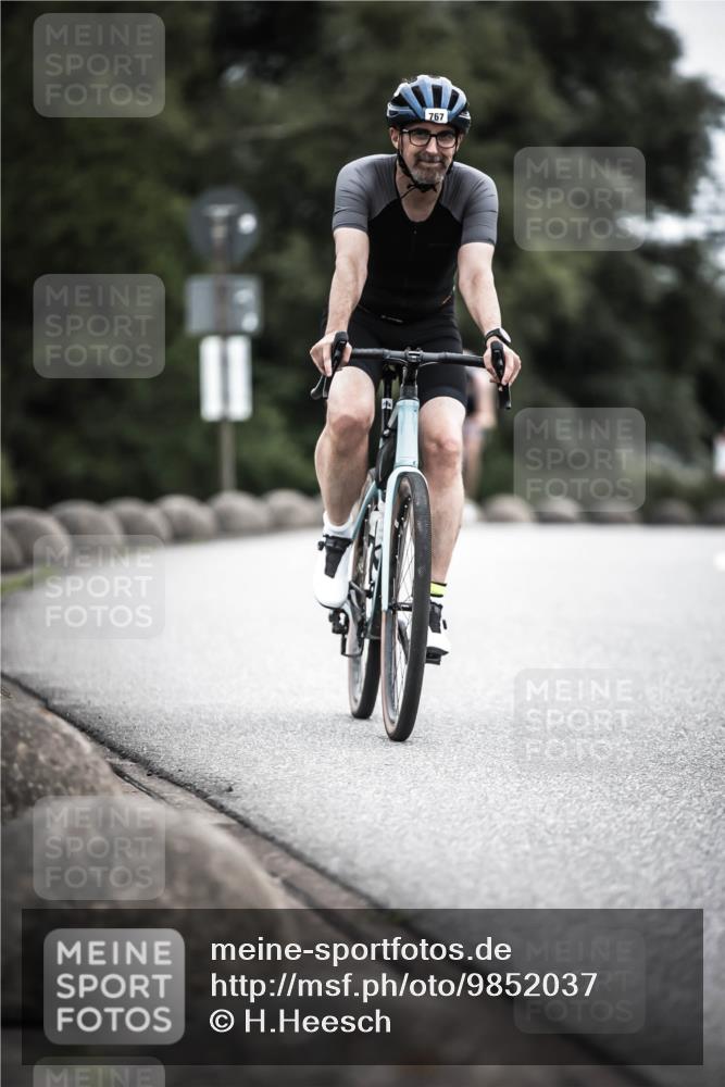 21.06.2026 - 29. Vierlanden-Triathlon H.Heesch http://msf.ph/oto/9852037 21.06.2026 12:05:42 Radfahren 721, 767, 842, 849, 874, 879, 918 meine-sportfotos.de