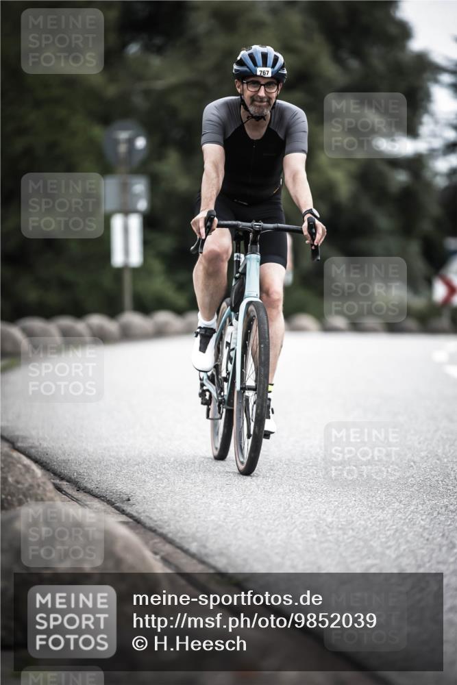 21.06.2026 - 29. Vierlanden-Triathlon H.Heesch http://msf.ph/oto/9852039 21.06.2026 12:05:42 Radfahren 721, 767, 842, 849, 874, 879, 918 meine-sportfotos.de