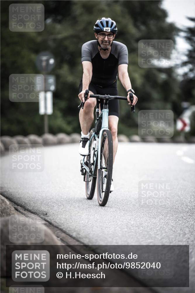 21.06.2026 - 29. Vierlanden-Triathlon H.Heesch http://msf.ph/oto/9852040 21.06.2026 12:05:42 Radfahren 721, 767, 842, 849, 874, 879, 918 meine-sportfotos.de
