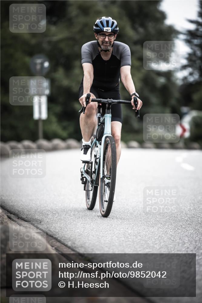 21.06.2026 - 29. Vierlanden-Triathlon H.Heesch http://msf.ph/oto/9852042 21.06.2026 12:05:43 Radfahren 721, 767, 842, 849, 874, 879, 918 meine-sportfotos.de