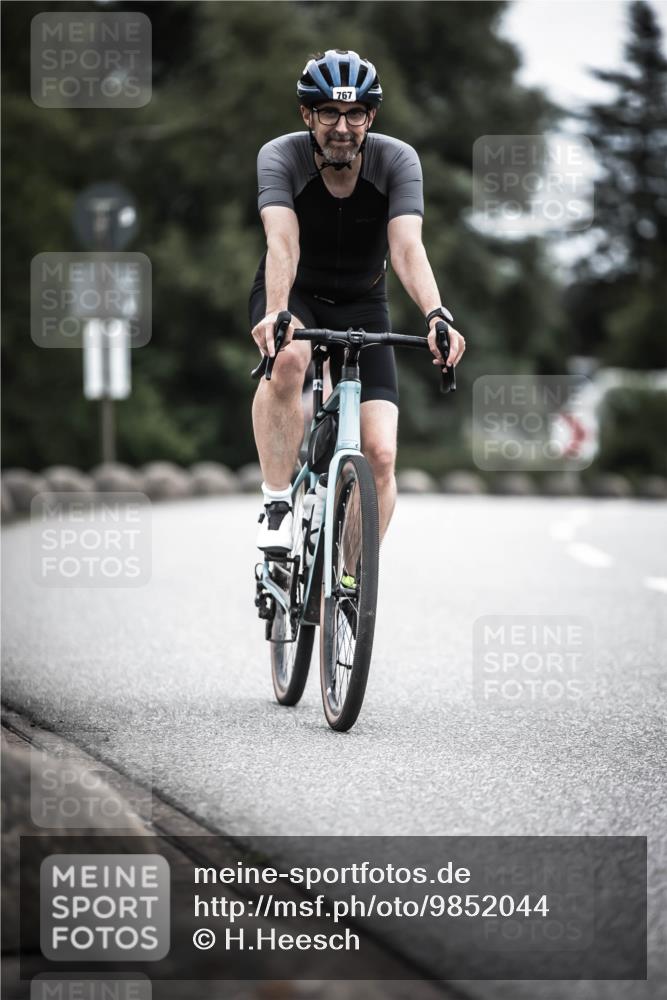 21.06.2026 - 29. Vierlanden-Triathlon H.Heesch http://msf.ph/oto/9852044 21.06.2026 12:05:43 Radfahren 721, 767, 842, 849, 874, 879, 918 meine-sportfotos.de