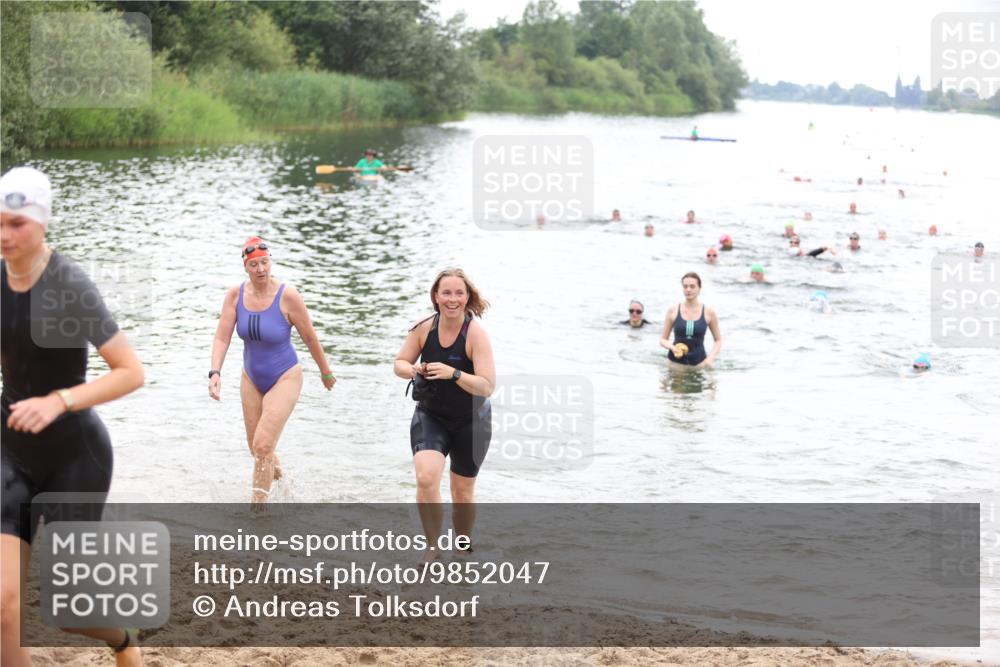 21.06.2026 - 29. Vierlanden-Triathlon Andreas Tolksdorf http://msf.ph/oto/9852047 21.06.2026 10:19:01 Schwimmen 355, 497, 512, 519, 535, 561, 570, 595, 615 meine-sportfotos.de