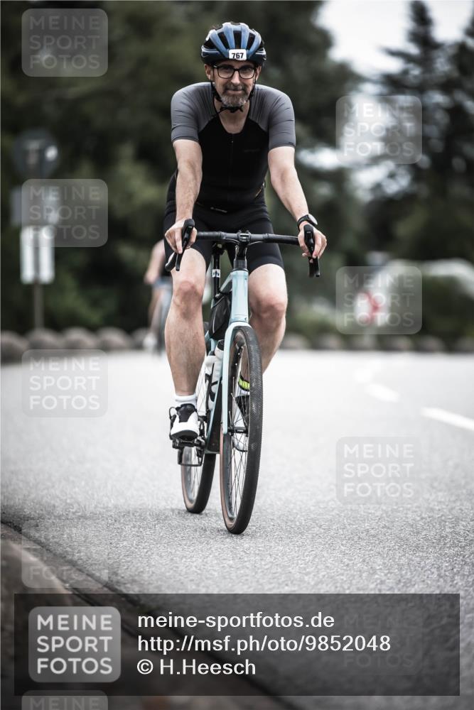 21.06.2026 - 29. Vierlanden-Triathlon H.Heesch http://msf.ph/oto/9852048 21.06.2026 12:05:43 Radfahren 721, 767, 842, 849, 874, 879, 918 meine-sportfotos.de