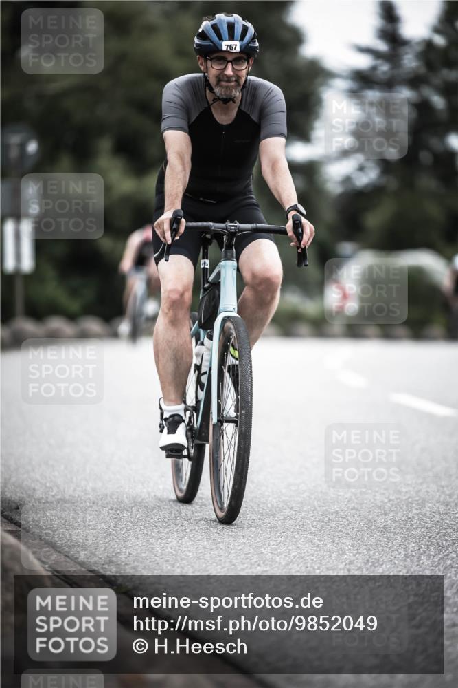 21.06.2026 - 29. Vierlanden-Triathlon H.Heesch http://msf.ph/oto/9852049 21.06.2026 12:05:43 Radfahren 721, 767, 842, 849, 874, 879, 918 meine-sportfotos.de