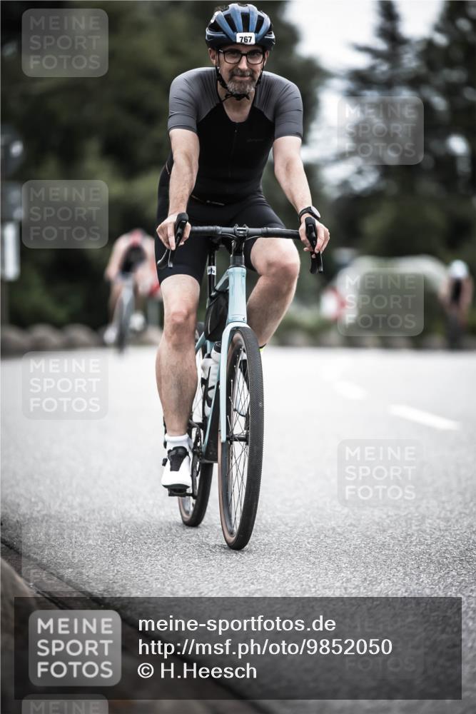 21.06.2026 - 29. Vierlanden-Triathlon H.Heesch http://msf.ph/oto/9852050 21.06.2026 12:05:43 Radfahren 721, 767, 842, 849, 874, 879, 918 meine-sportfotos.de