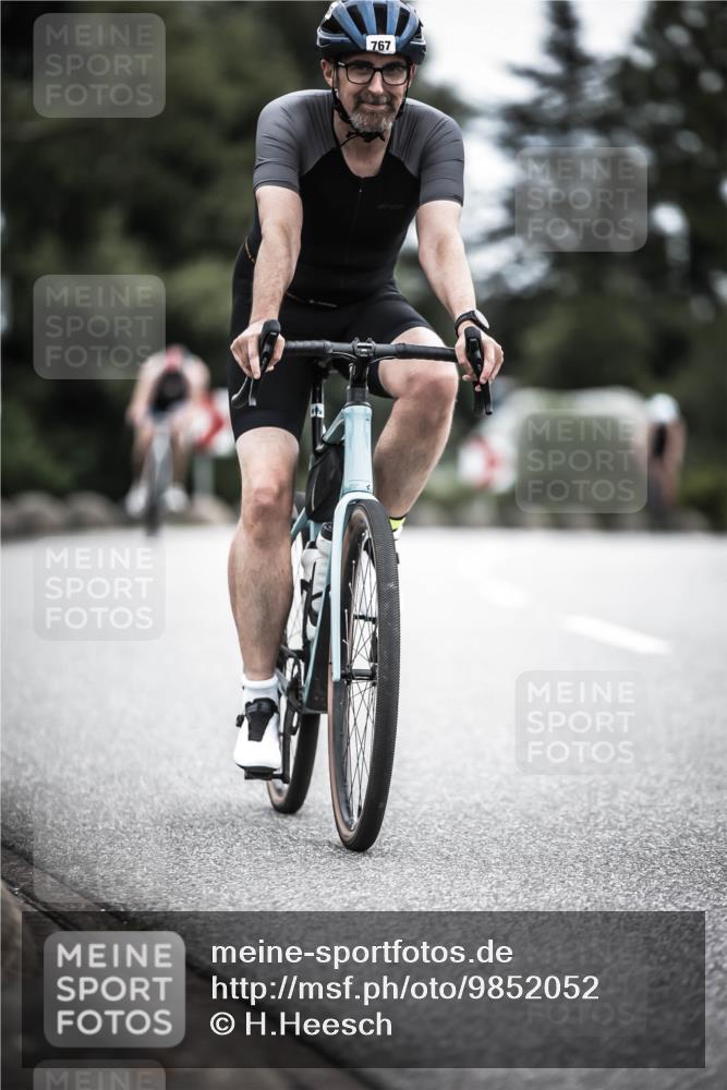 21.06.2026 - 29. Vierlanden-Triathlon H.Heesch http://msf.ph/oto/9852052 21.06.2026 12:05:43 Radfahren 721, 767, 842, 849, 874, 879, 918 meine-sportfotos.de