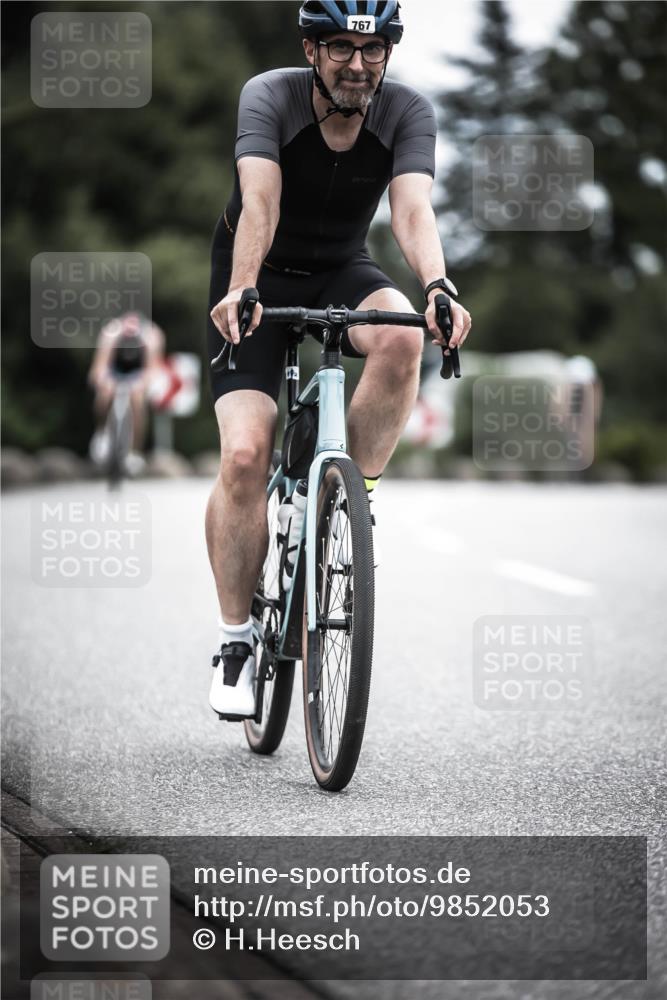 21.06.2026 - 29. Vierlanden-Triathlon H.Heesch http://msf.ph/oto/9852053 21.06.2026 12:05:43 Radfahren 721, 767, 842, 849, 874, 879, 918 meine-sportfotos.de