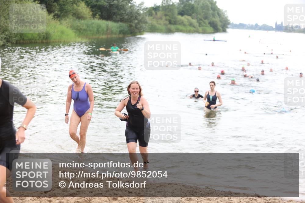 21.06.2026 - 29. Vierlanden-Triathlon Andreas Tolksdorf http://msf.ph/oto/9852054 21.06.2026 10:19:01 Schwimmen 355, 497, 512, 519, 535, 561, 570, 595, 615 meine-sportfotos.de