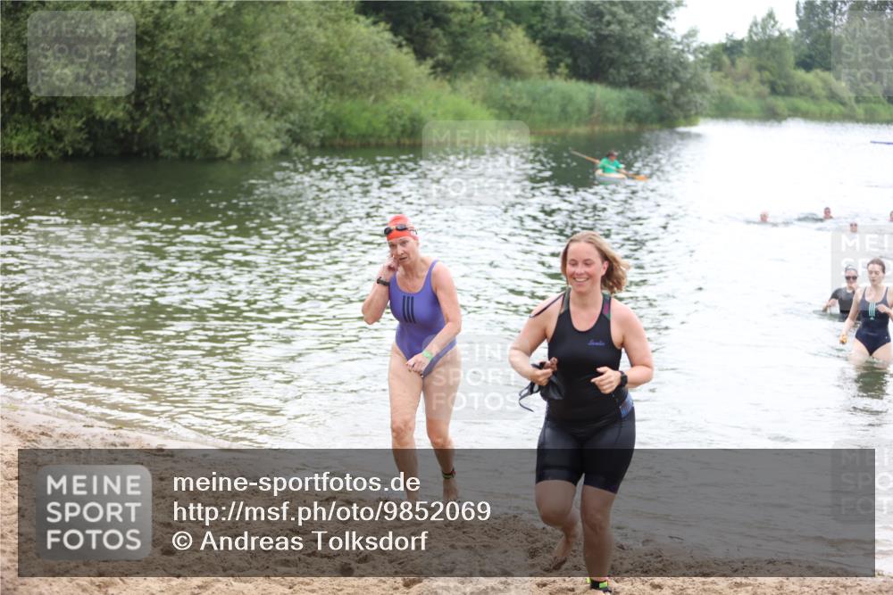 21.06.2026 - 29. Vierlanden-Triathlon Andreas Tolksdorf http://msf.ph/oto/9852069 21.06.2026 10:19:02 Schwimmen 355, 497, 512, 519, 535, 561, 570, 595, 615 meine-sportfotos.de