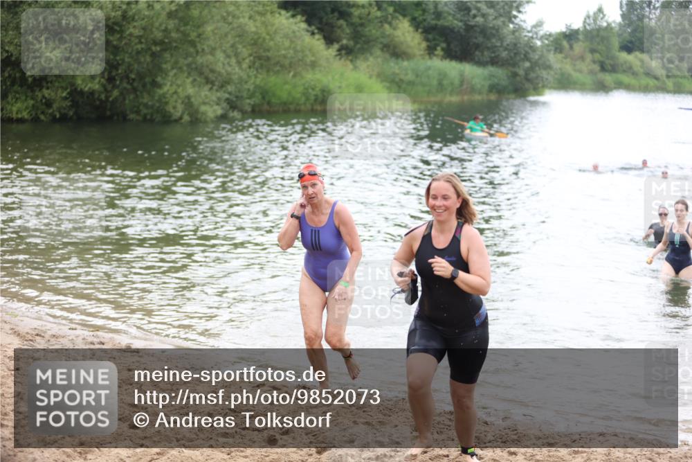 21.06.2026 - 29. Vierlanden-Triathlon Andreas Tolksdorf http://msf.ph/oto/9852073 21.06.2026 10:19:02 Schwimmen 355, 497, 512, 519, 535, 561, 570, 595, 615 meine-sportfotos.de