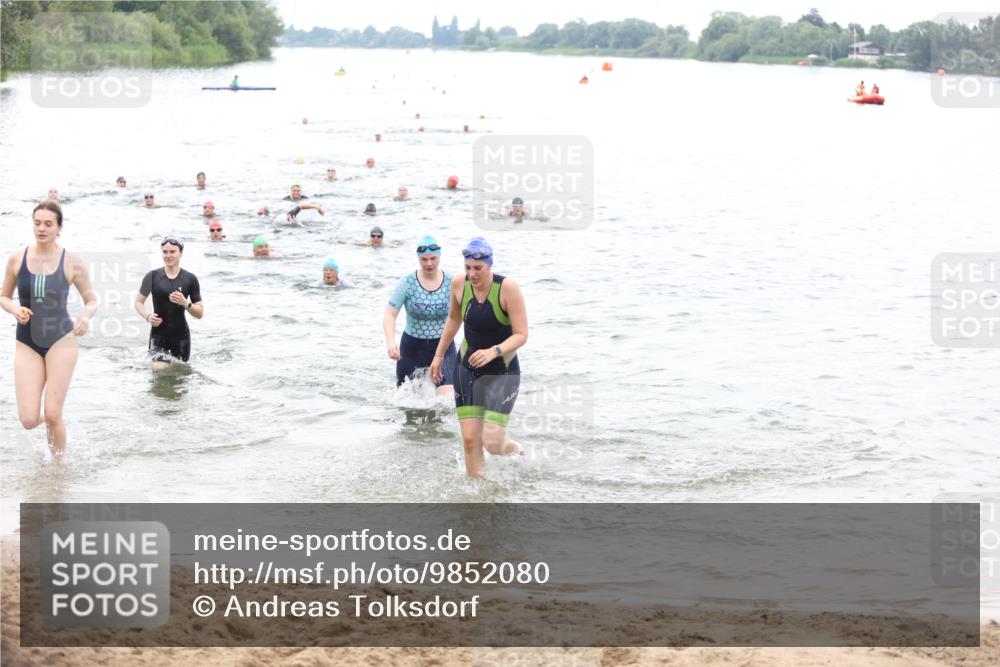 21.06.2026 - 29. Vierlanden-Triathlon Andreas Tolksdorf http://msf.ph/oto/9852080 21.06.2026 10:19:07 Schwimmen 497, 512, 519, 535, 546, 615 meine-sportfotos.de