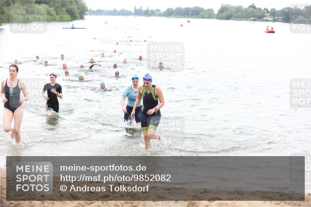 21.06.2026 - 29. Vierlanden-Triathlon Andreas Tolksdorf http://msf.ph/oto/9852082 21.06.2026 10:19:07 Schwimmen 497, 512, 519, 535, 546, 615 meine-sportfotos.de