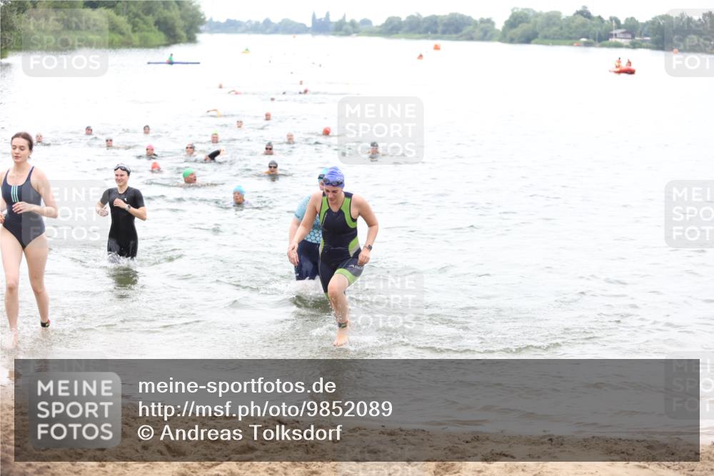 21.06.2026 - 29. Vierlanden-Triathlon Andreas Tolksdorf http://msf.ph/oto/9852089 21.06.2026 10:19:07 Schwimmen 497, 512, 519, 535, 546, 615 meine-sportfotos.de