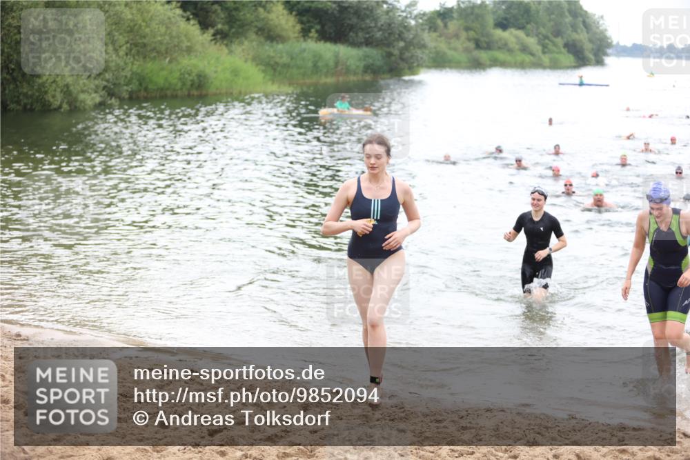 21.06.2026 - 29. Vierlanden-Triathlon Andreas Tolksdorf http://msf.ph/oto/9852094 21.06.2026 10:19:08 Schwimmen 512, 519, 535, 546, 615 meine-sportfotos.de