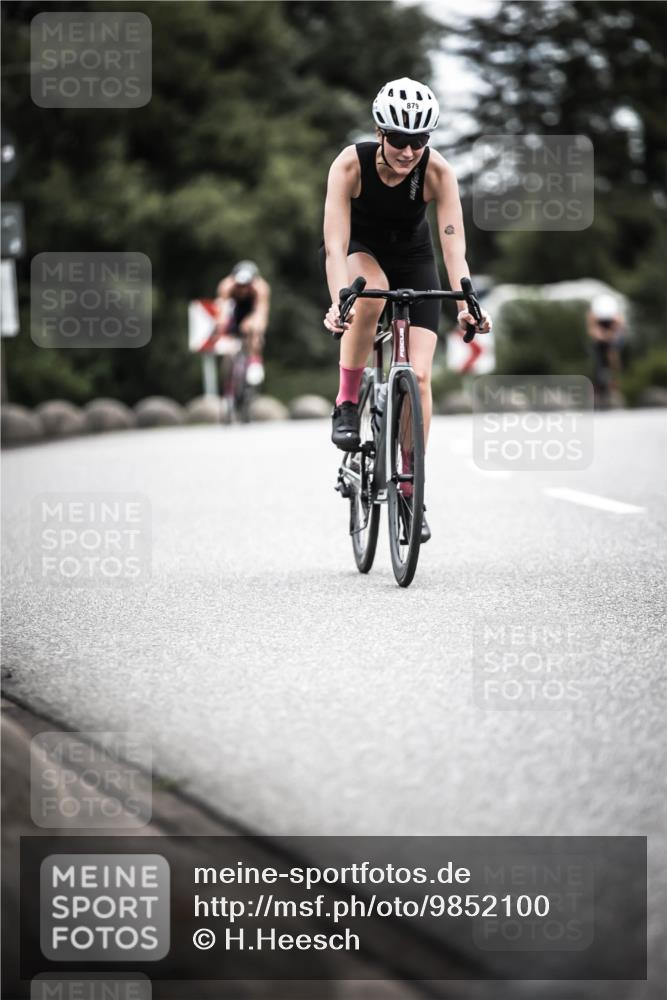 21.06.2026 - 29. Vierlanden-Triathlon H.Heesch http://msf.ph/oto/9852100 21.06.2026 12:05:49 Radfahren 721, 827, 879, 918, 942, 955 meine-sportfotos.de