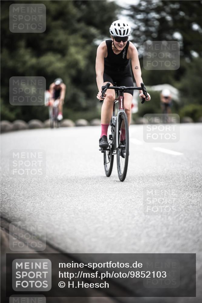 21.06.2026 - 29. Vierlanden-Triathlon H.Heesch http://msf.ph/oto/9852103 21.06.2026 12:05:49 Radfahren 721, 827, 879, 918, 942, 955 meine-sportfotos.de