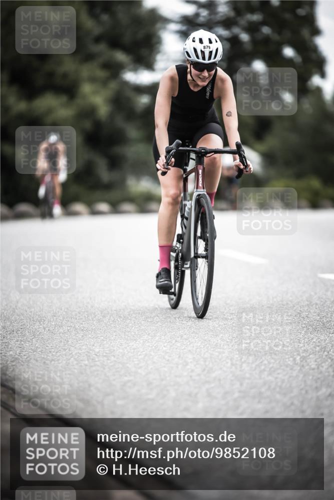 21.06.2026 - 29. Vierlanden-Triathlon H.Heesch http://msf.ph/oto/9852108 21.06.2026 12:05:49 Radfahren 721, 827, 879, 918, 942, 955 meine-sportfotos.de