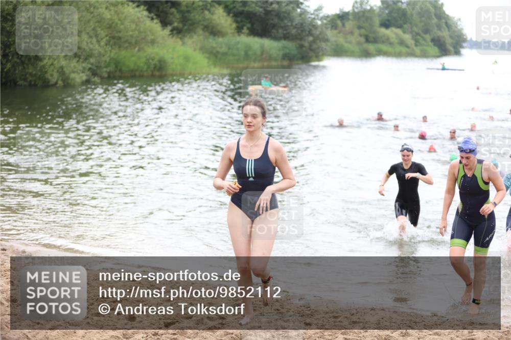 21.06.2026 - 29. Vierlanden-Triathlon Andreas Tolksdorf http://msf.ph/oto/9852112 21.06.2026 10:19:09 Schwimmen 512, 519, 535, 546, 615 meine-sportfotos.de