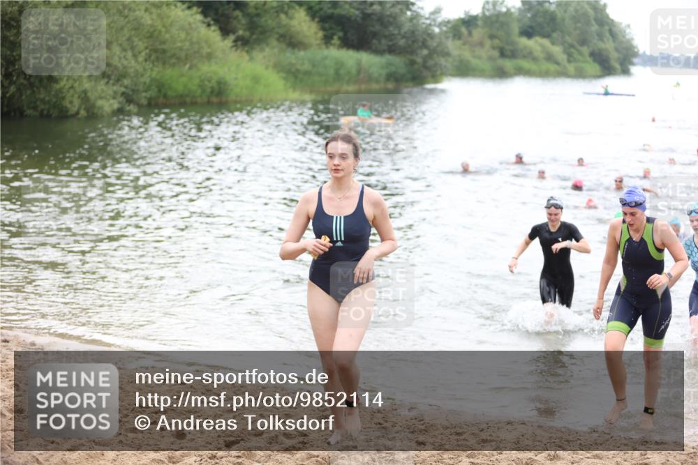 21.06.2026 - 29. Vierlanden-Triathlon Andreas Tolksdorf http://msf.ph/oto/9852114 21.06.2026 10:19:09 Schwimmen 512, 519, 535, 546, 615 meine-sportfotos.de