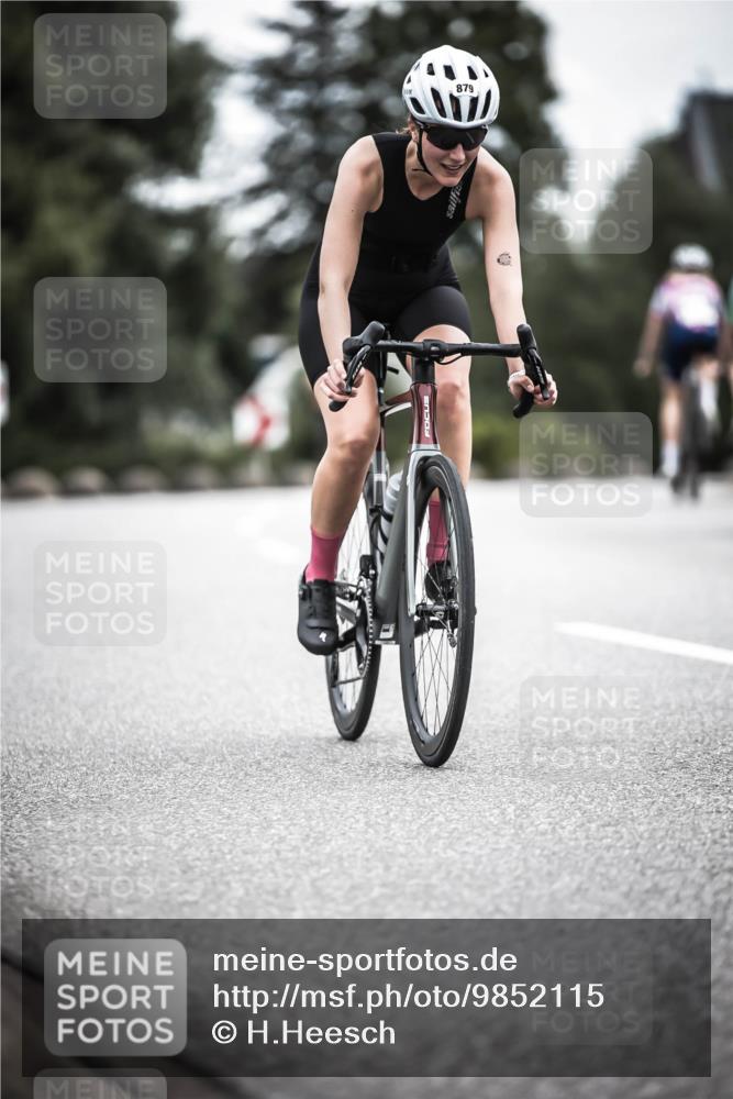 21.06.2026 - 29. Vierlanden-Triathlon H.Heesch http://msf.ph/oto/9852115 21.06.2026 12:05:49 Radfahren 721, 827, 879, 918, 942, 955 meine-sportfotos.de