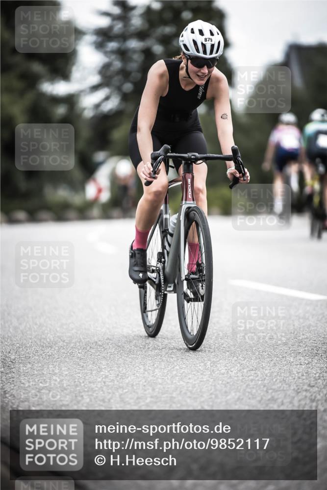 21.06.2026 - 29. Vierlanden-Triathlon H.Heesch http://msf.ph/oto/9852117 21.06.2026 12:05:49 Radfahren 721, 827, 879, 918, 942, 955 meine-sportfotos.de