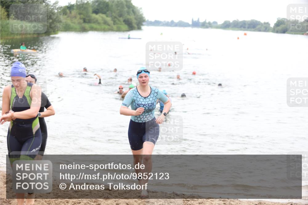 21.06.2026 - 29. Vierlanden-Triathlon Andreas Tolksdorf http://msf.ph/oto/9852123 21.06.2026 10:19:11 Schwimmen 512, 519, 535, 546, 624 meine-sportfotos.de