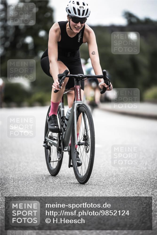 21.06.2026 - 29. Vierlanden-Triathlon H.Heesch http://msf.ph/oto/9852124 21.06.2026 12:05:49 Radfahren 721, 827, 879, 918, 942, 955 meine-sportfotos.de