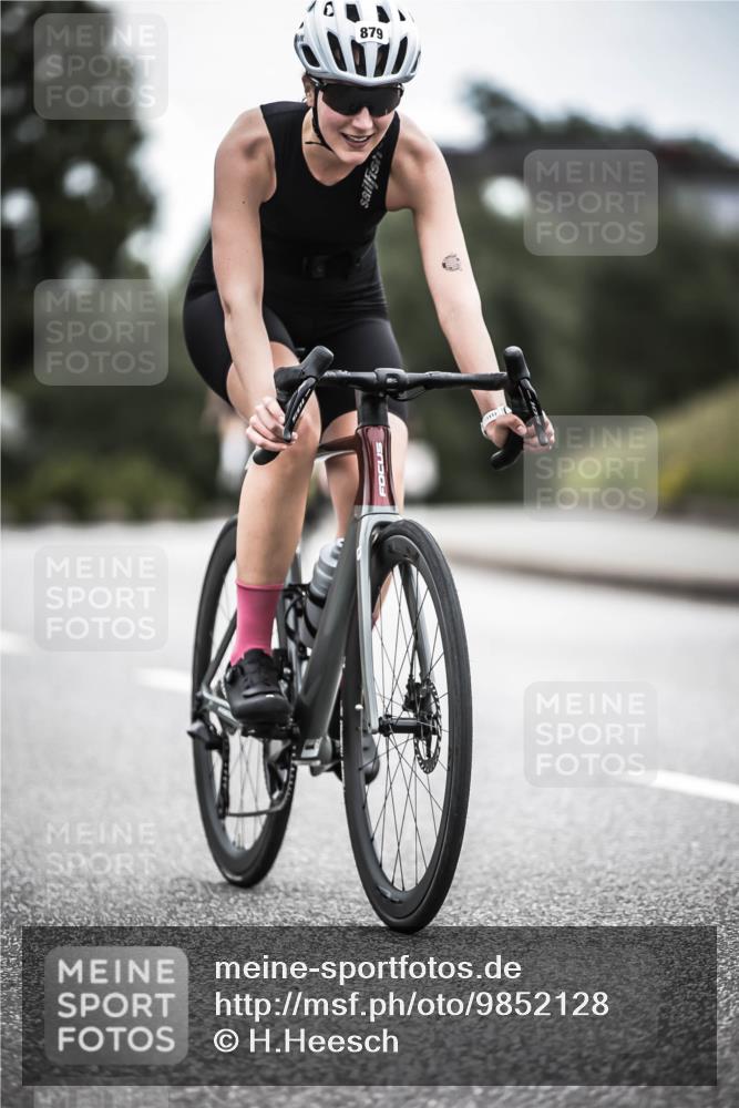 21.06.2026 - 29. Vierlanden-Triathlon H.Heesch http://msf.ph/oto/9852128 21.06.2026 12:05:50 Radfahren 721, 827, 879, 942, 955 meine-sportfotos.de