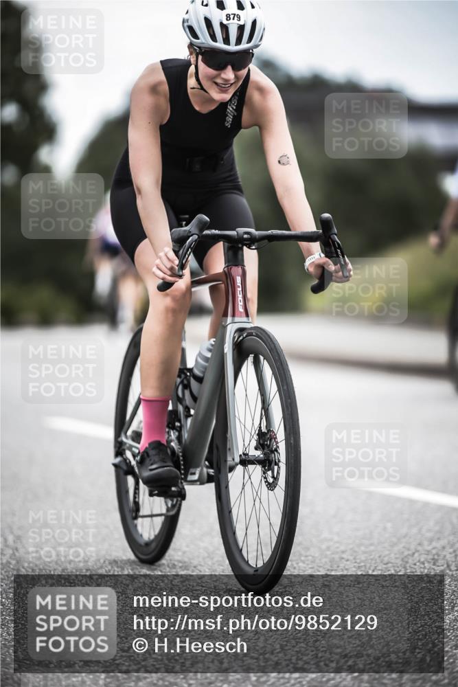 21.06.2026 - 29. Vierlanden-Triathlon H.Heesch http://msf.ph/oto/9852129 21.06.2026 12:05:50 Radfahren 721, 827, 879, 942, 955 meine-sportfotos.de