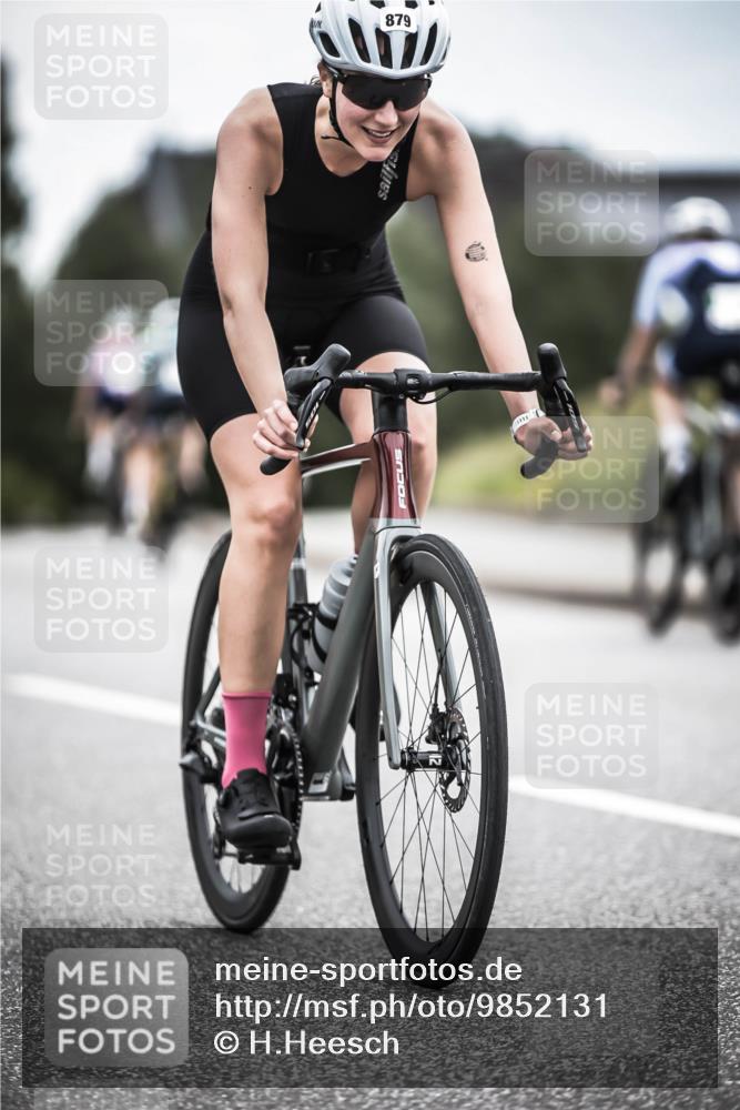 21.06.2026 - 29. Vierlanden-Triathlon H.Heesch http://msf.ph/oto/9852131 21.06.2026 12:05:50 Radfahren 721, 827, 879, 942, 955 meine-sportfotos.de