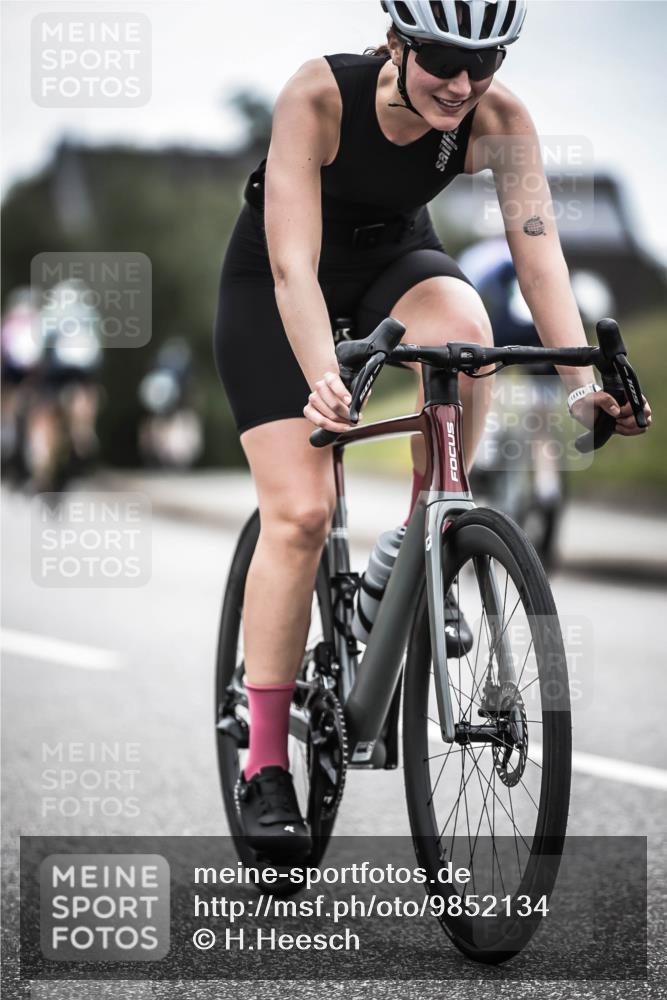 21.06.2026 - 29. Vierlanden-Triathlon H.Heesch http://msf.ph/oto/9852134 21.06.2026 12:05:50 Radfahren 721, 827, 879, 942, 955 meine-sportfotos.de
