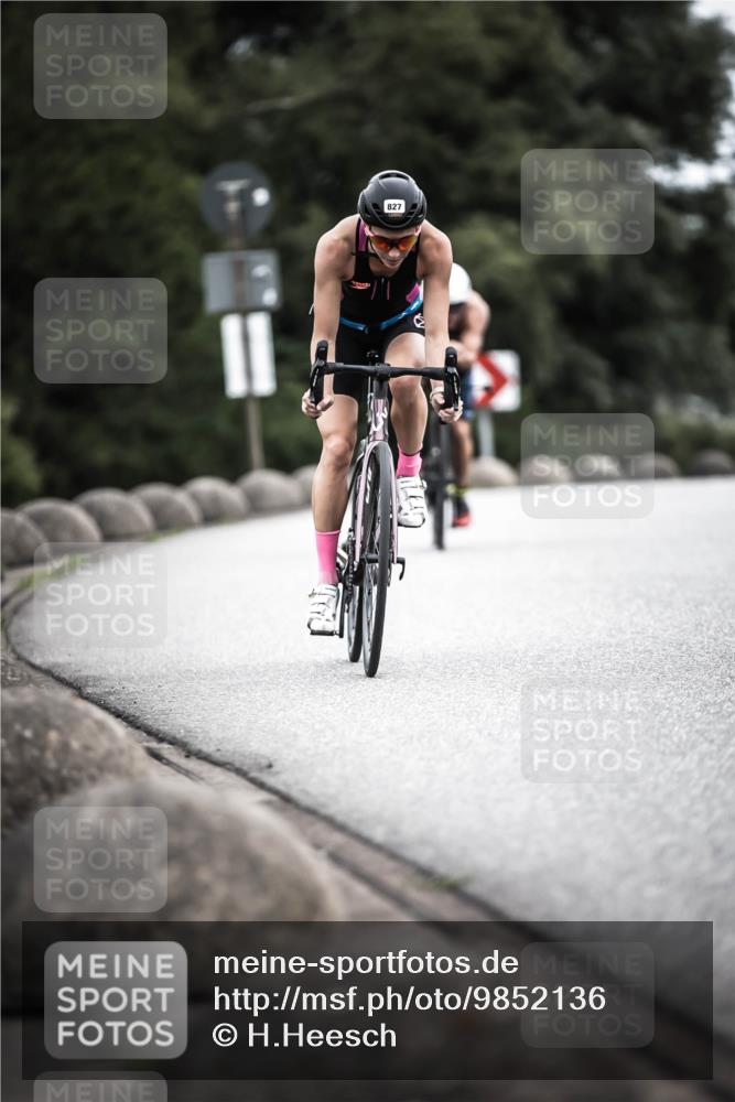 21.06.2026 - 29. Vierlanden-Triathlon H.Heesch http://msf.ph/oto/9852136 21.06.2026 12:05:52 Radfahren 721, 827, 879, 927, 942, 955 meine-sportfotos.de