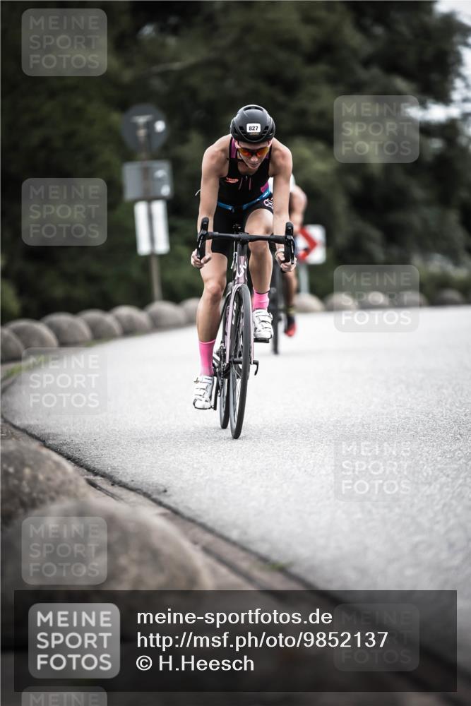21.06.2026 - 29. Vierlanden-Triathlon H.Heesch http://msf.ph/oto/9852137 21.06.2026 12:05:52 Radfahren 721, 827, 879, 927, 942, 955 meine-sportfotos.de