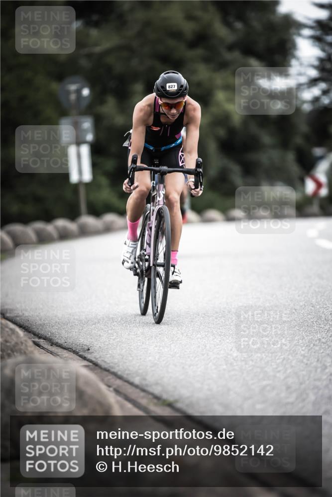 21.06.2026 - 29. Vierlanden-Triathlon H.Heesch http://msf.ph/oto/9852142 21.06.2026 12:05:52 Radfahren 721, 827, 879, 927, 942, 955 meine-sportfotos.de