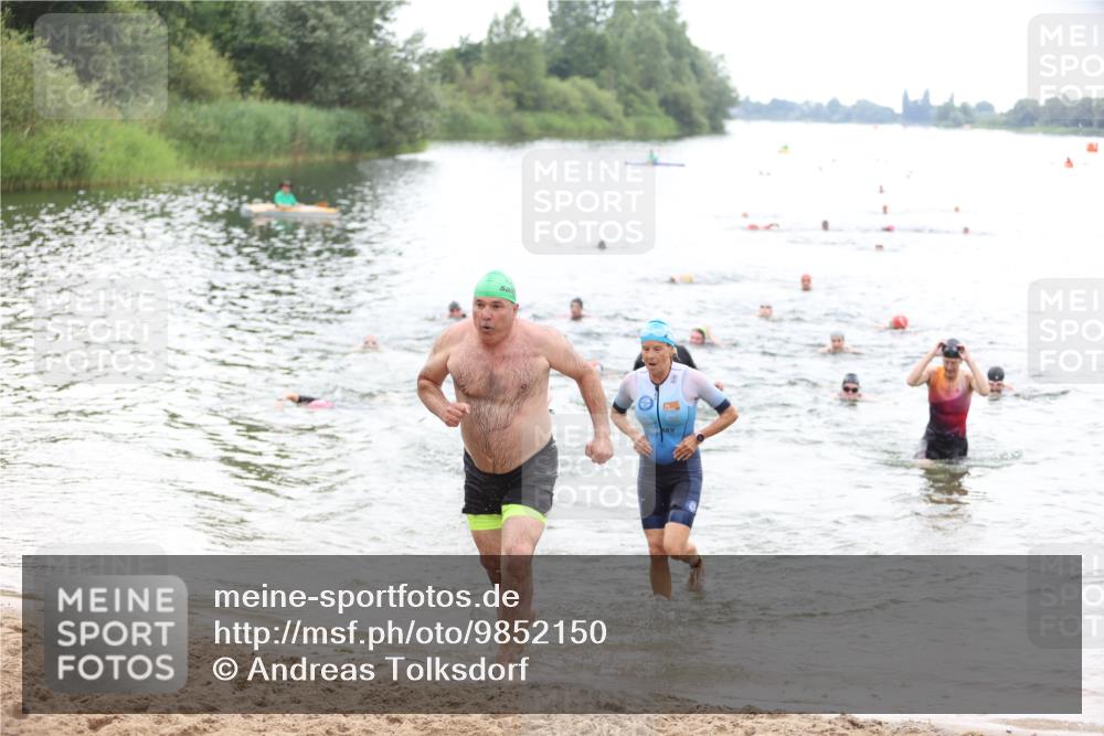 21.06.2026 - 29. Vierlanden-Triathlon Andreas Tolksdorf http://msf.ph/oto/9852150 21.06.2026 10:19:20 Schwimmen 502, 518, 522, 527, 546, 548, 603, 624 meine-sportfotos.de