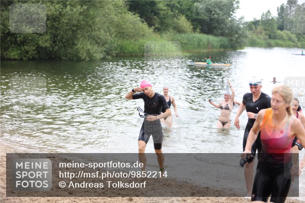 21.06.2026 - 29. Vierlanden-Triathlon Andreas Tolksdorf http://msf.ph/oto/9852214 21.06.2026 10:19:28 Schwimmen 498, 502, 518, 522, 523, 527, 534, 548, 566, 580, 581, 594, 603, 1357 meine-sportfotos.de