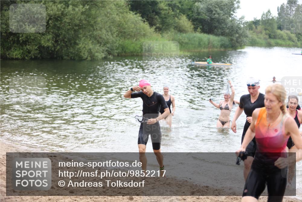 21.06.2026 - 29. Vierlanden-Triathlon Andreas Tolksdorf http://msf.ph/oto/9852217 21.06.2026 10:19:28 Schwimmen 498, 502, 518, 522, 523, 527, 534, 548, 566, 580, 581, 594, 603, 1357 meine-sportfotos.de