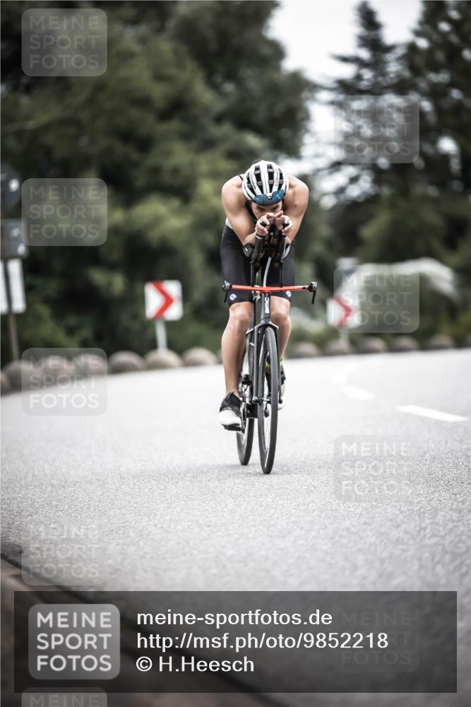 21.06.2026 - 29. Vierlanden-Triathlon H.Heesch http://msf.ph/oto/9852218 21.06.2026 12:05:59 Radfahren 248, 852, 927, 942, 963, 966 meine-sportfotos.de