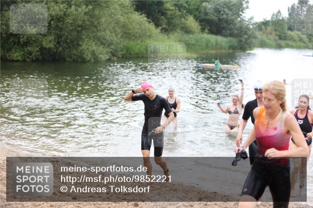 21.06.2026 - 29. Vierlanden-Triathlon Andreas Tolksdorf http://msf.ph/oto/9852221 21.06.2026 10:19:28 Schwimmen 498, 502, 518, 522, 523, 527, 534, 548, 566, 580, 581, 594, 603, 1357 meine-sportfotos.de